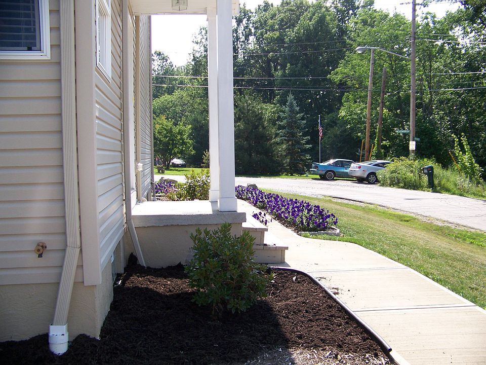 Exterior, Alongside Fruitside Rd.