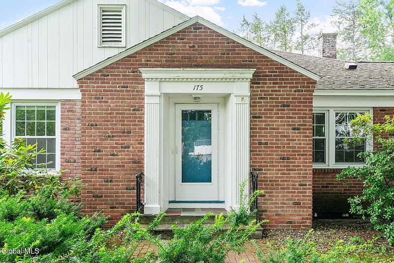 3rd image of 175 Colonial Avenue