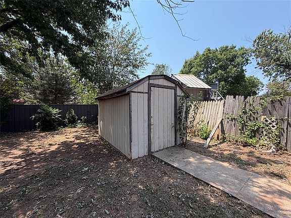 5th image of 10408 NW 40th St