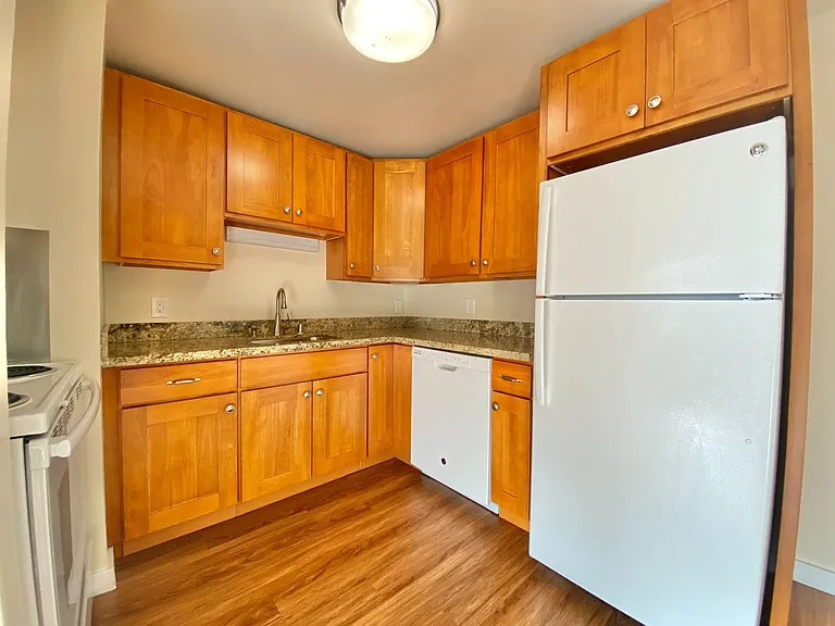 Summit Apartments — Photo 8
