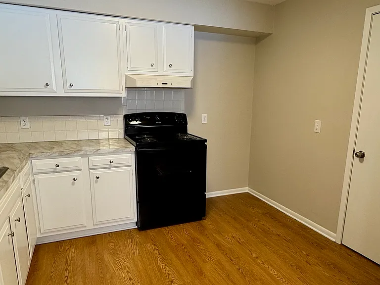 408 S 10th St #6 — Photo 2