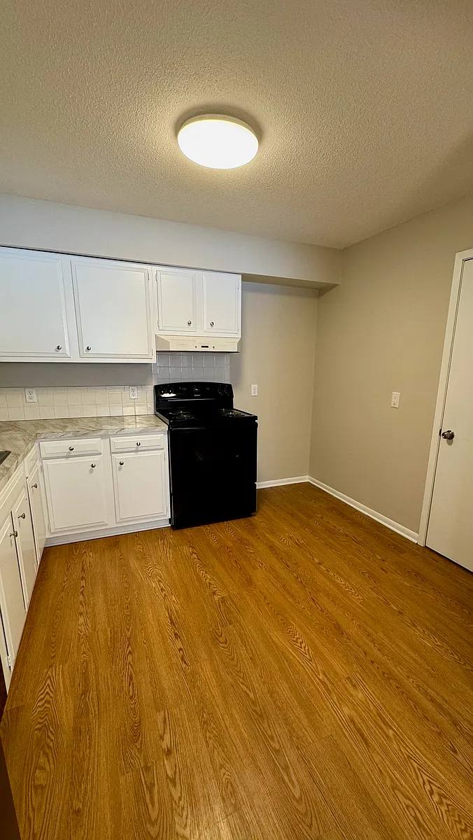 Building Photo - 408 S 10th St #6