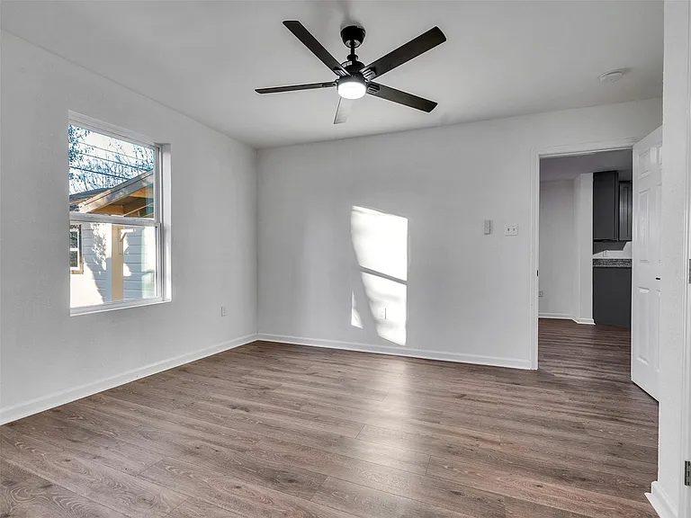 2416 Cumberland St — Photo 21