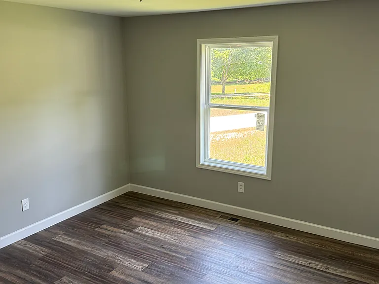 203 Armstrong Ct — Photo 5