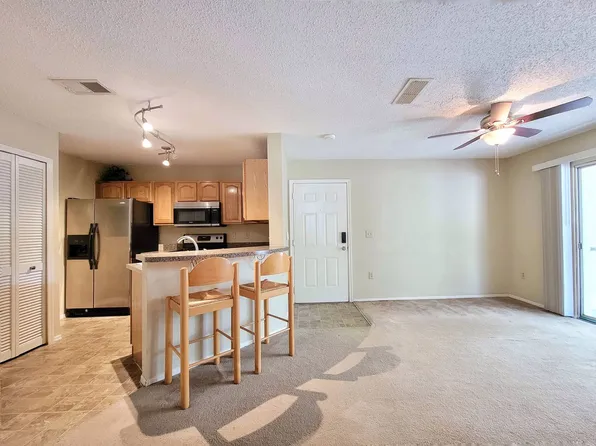 3705 SW 27th St APT 811, Gainesville, FL 32608