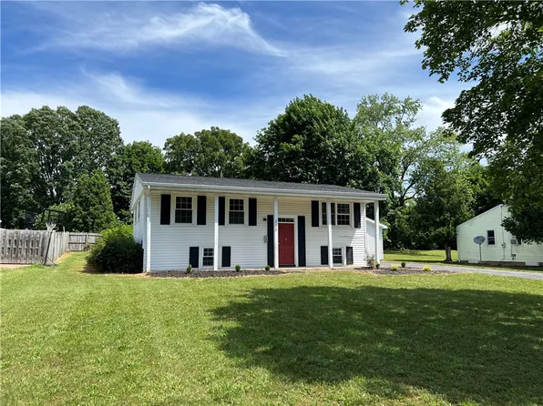 107 North Ave, Newark, NY 14513