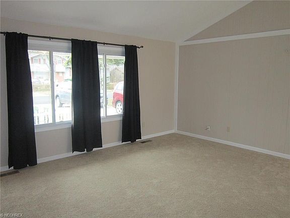 3rd image of 163 Beachwood Ave