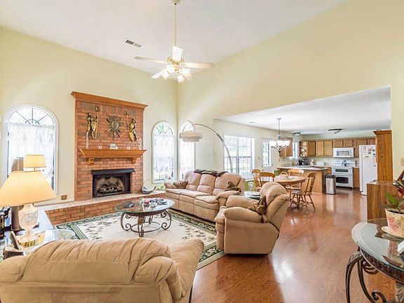 3rd image of 700 Sunshine Dr