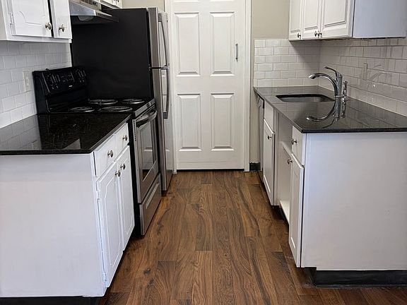 2nd image of 3853 Riverside Dr #103