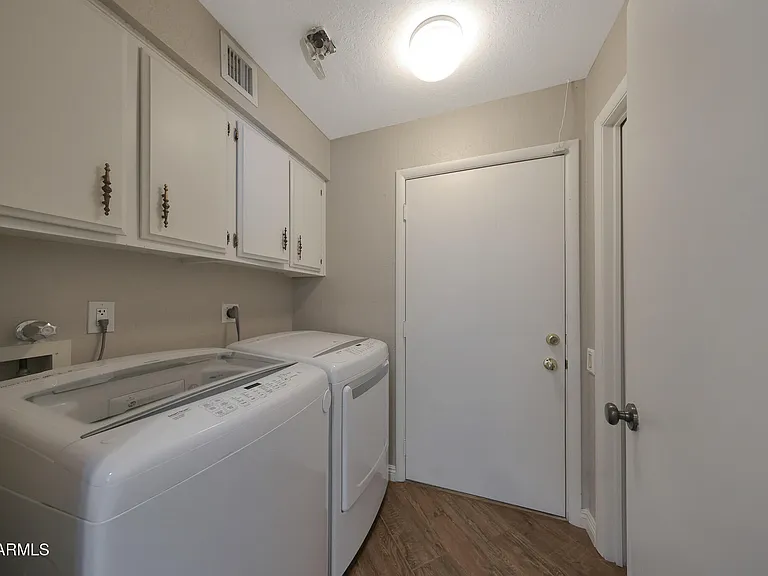 6914 E Highland Rd — Photo 24