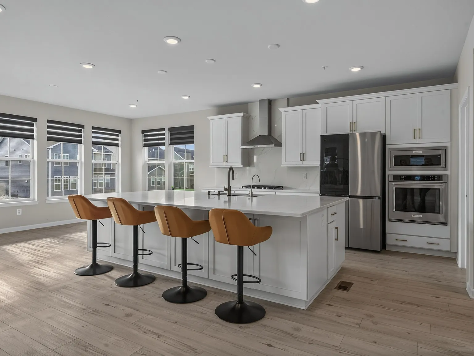 4 bed, 5033 sqft, $4,000 — Photo 3
