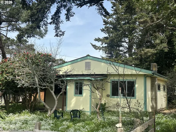 628 W 13th St, Pt Orford, OR 97465