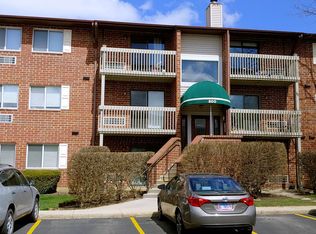 800 N Lakeside Dr APT 3A, Vernon Hills, IL