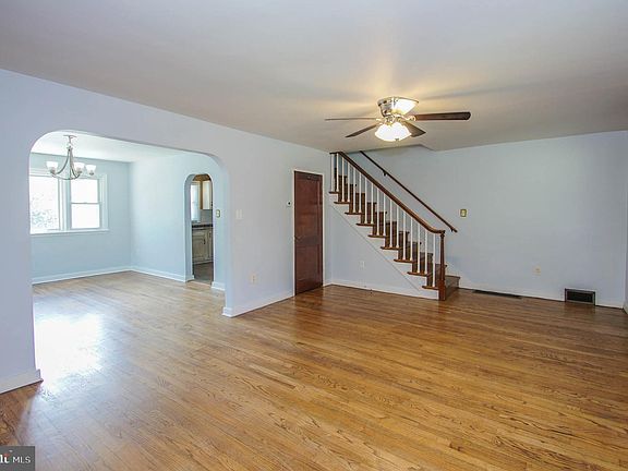 2nd image of 201 Sycamore Rd
