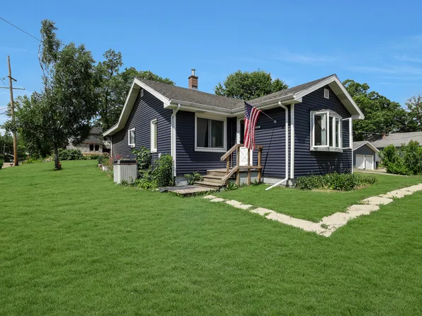 1452 Raymond St, South Elgin, IL 60177