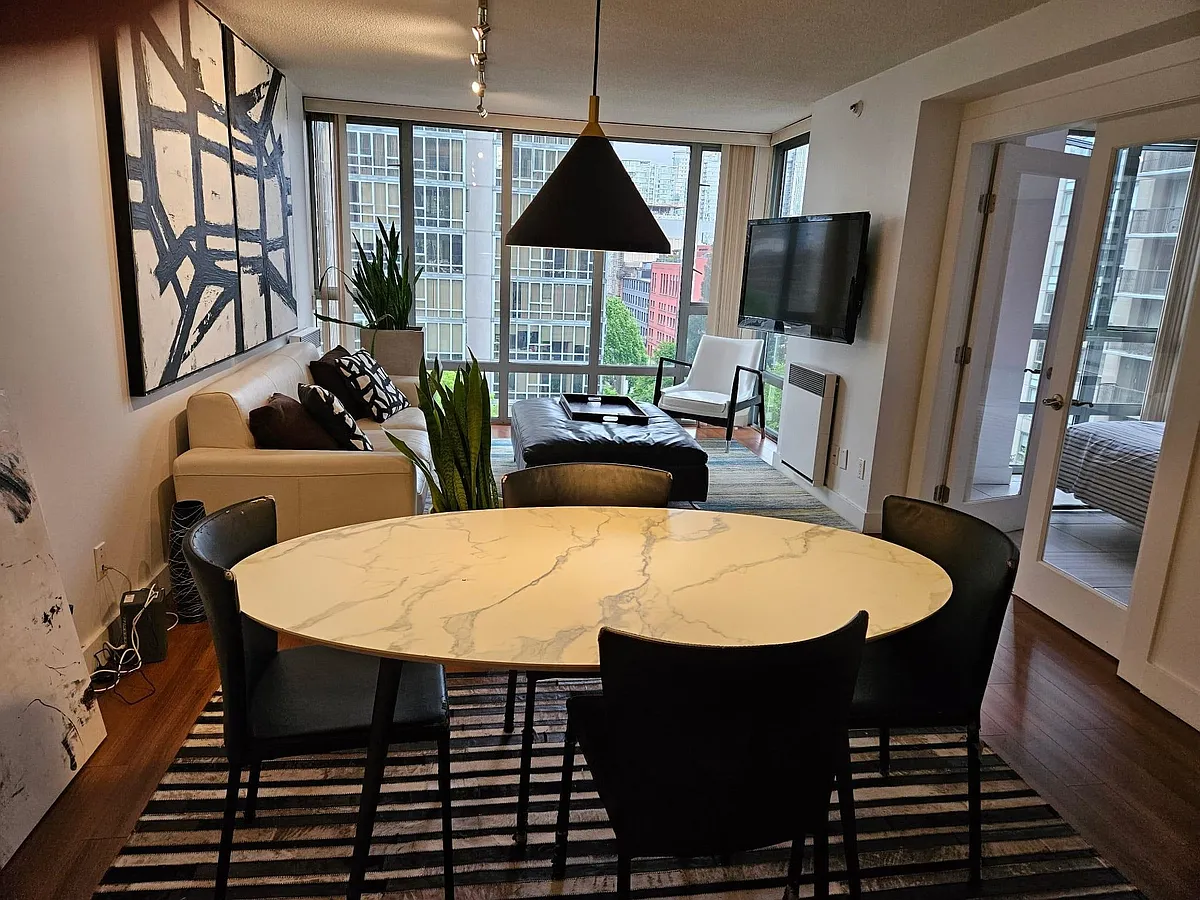 Building Photo - 950 Cambie St #807