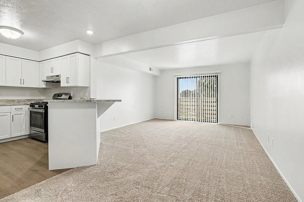 Pine Knoll Apartments — Photo 1