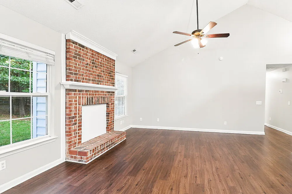 3 bed, 2.0 bath, 1430 sqft, $1,855 — Photo 4