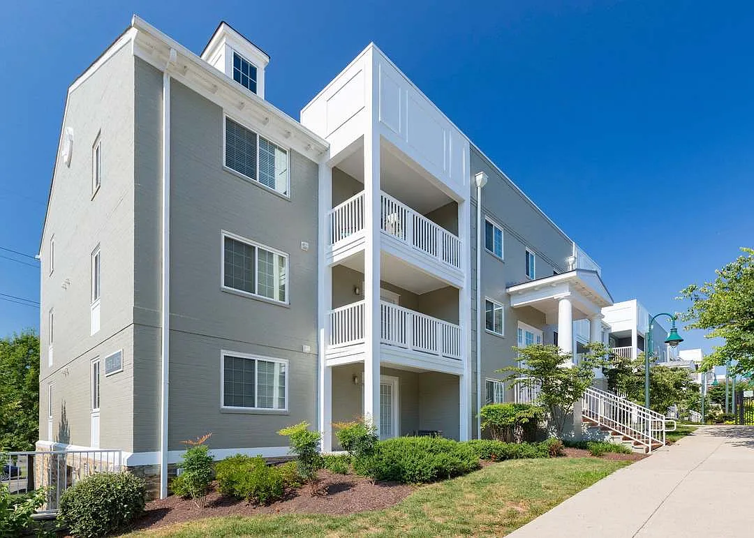 1 bed, 851 sqft, $2,300 — Photo 3