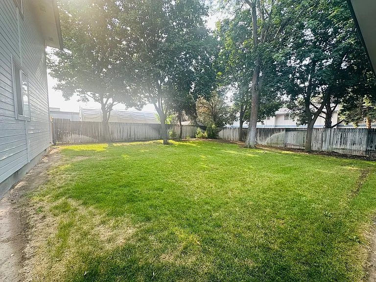 1656 Barlow — Photo 22