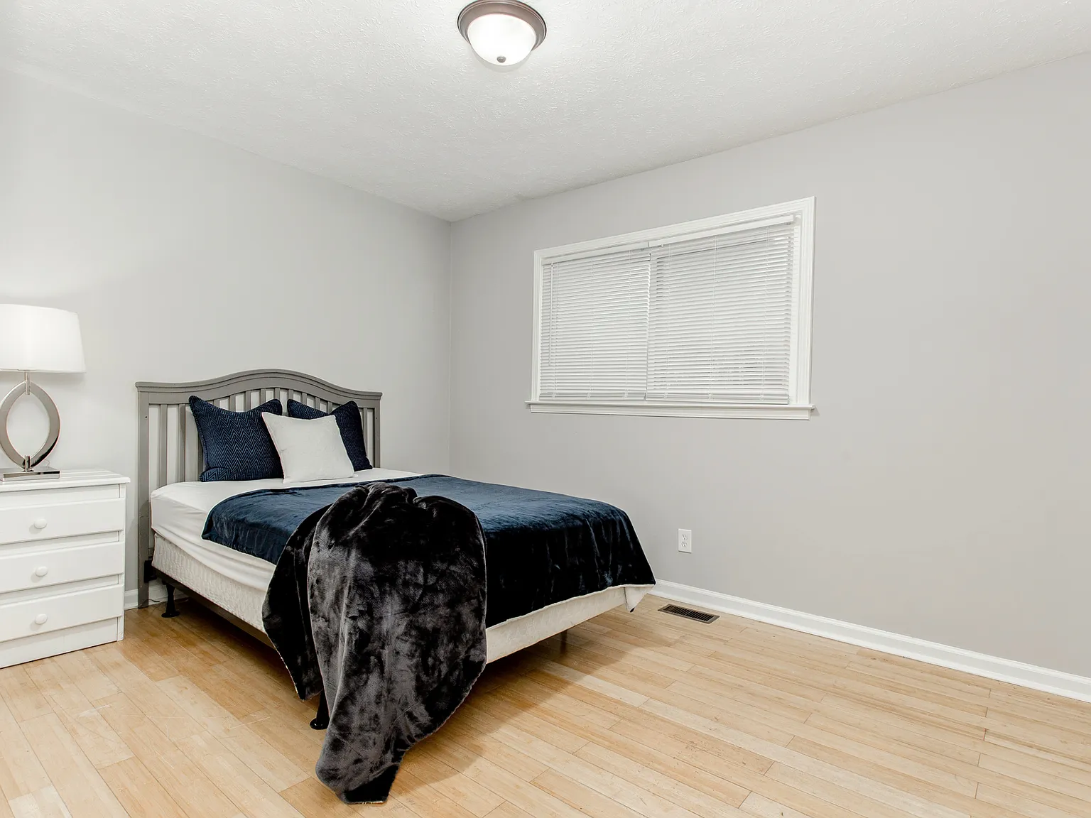 4 bed, 3.0 bath, 2579 sqft, $793 — Photo 2