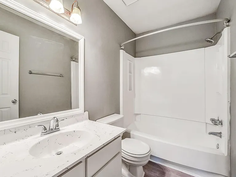 Spring Hill Village Apartments — Photo 26