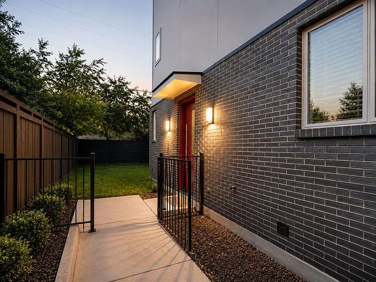 2015 California Dr #106 — Photo 1