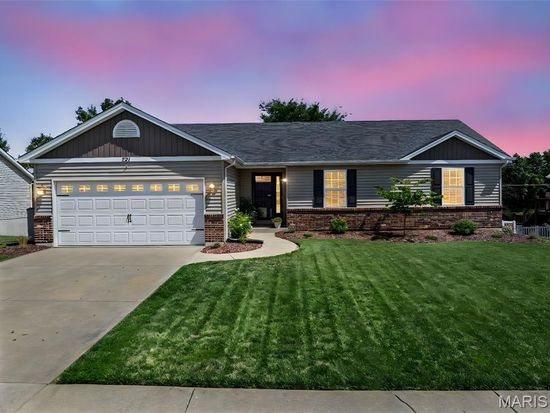 221 Hartford Glen Ct, Wentzville, MO 63385