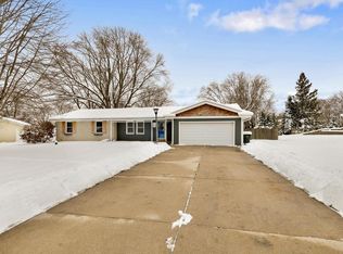 18345 W Michaels Rd, New Berlin, WI 53146