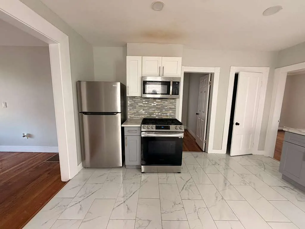 3 bed, $1,950 — Photo 1