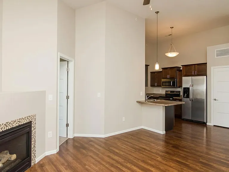 475 Penn Ct #15 — Photo 7