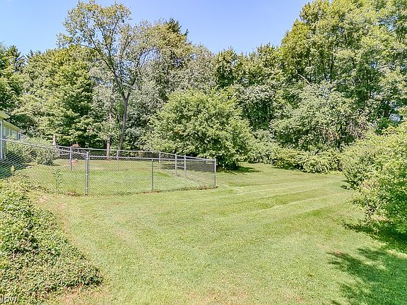 3rd image of 8422 Holly Hill Rd