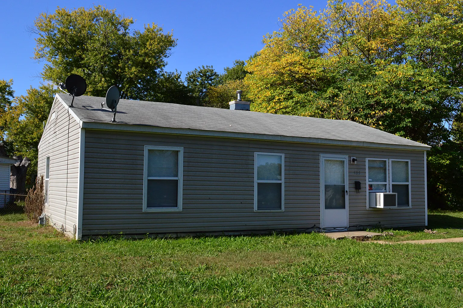 523 Saint Paul Dr photo 1
