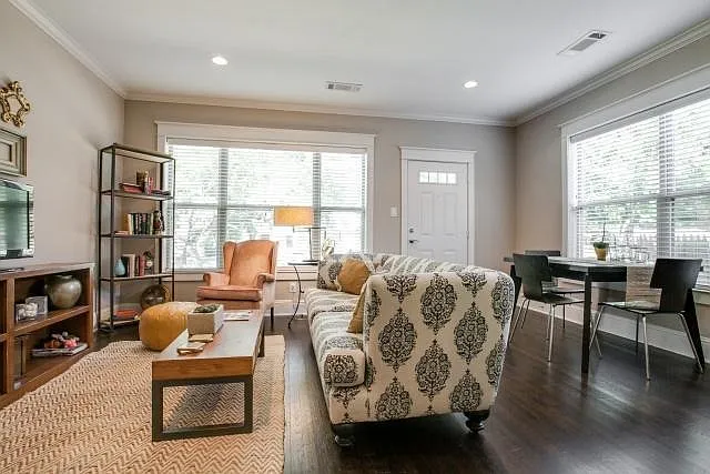 839 Woodlawn Ave — Photo 8