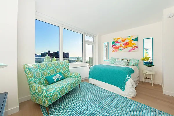 Rented by Red Apple Group | media 12