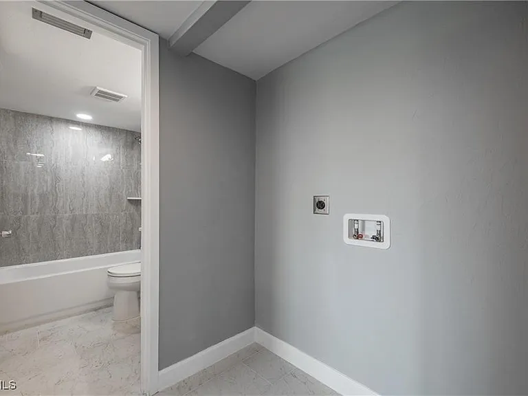 2244 Winkler Ave #207 — Photo 13