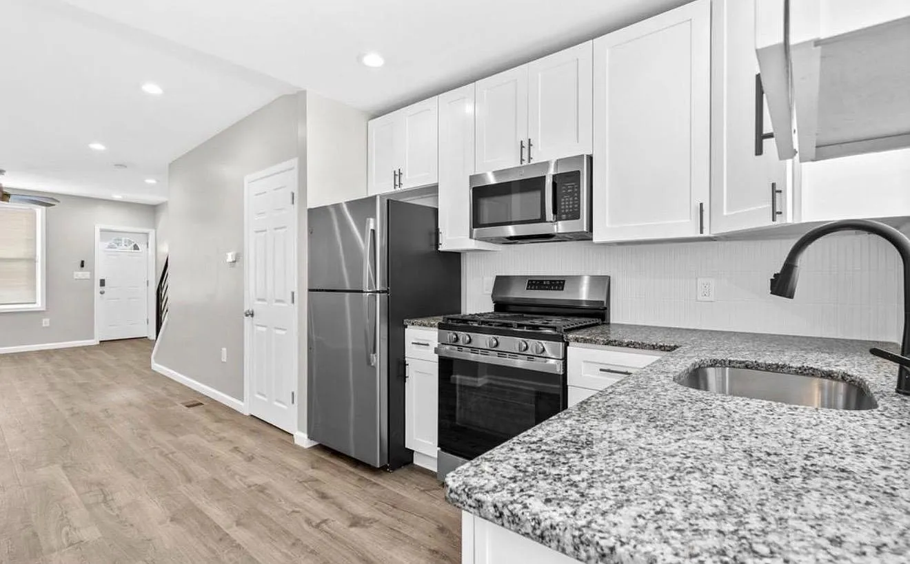 1452 S Etting St — Photo 1