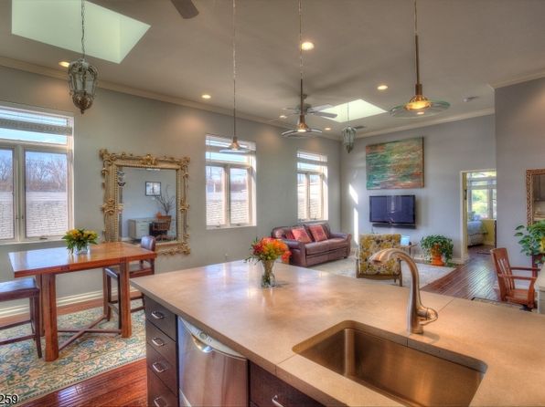 211 Main St #12