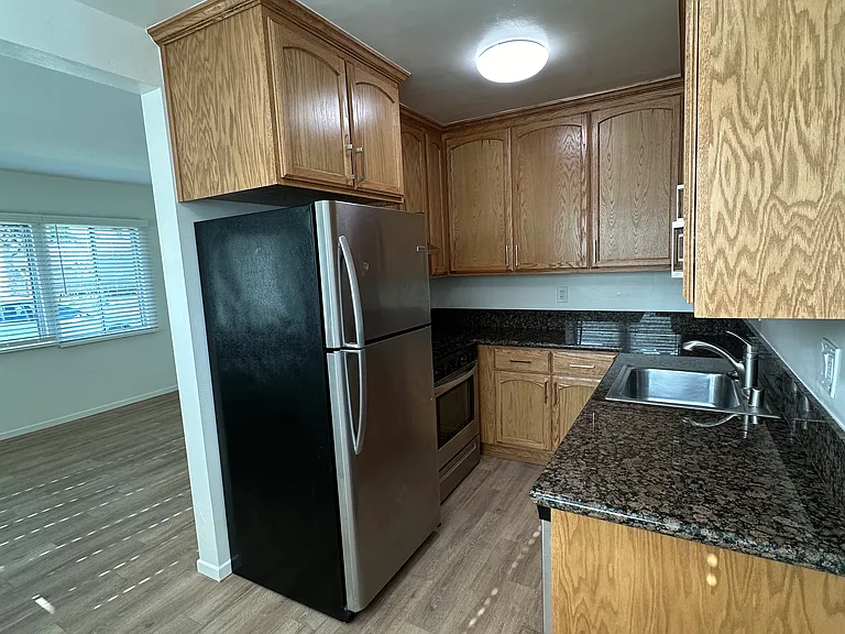4028 Manhattan Beach Blvd — Photo 9