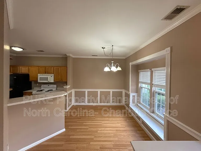17811 Delmas Dr — Photo 16