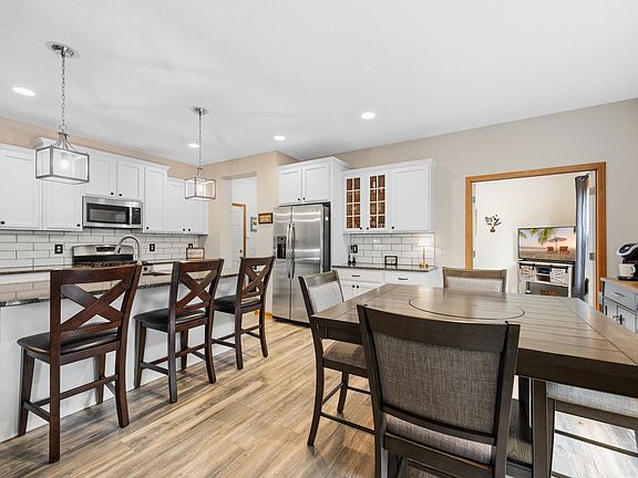3rd image of 10067 Toledo Dr N