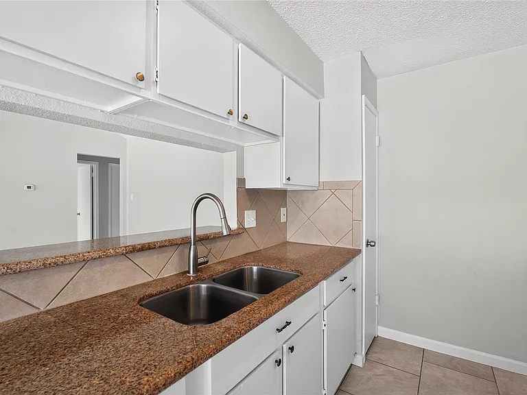 3922 Pintan Ln — Photo 10