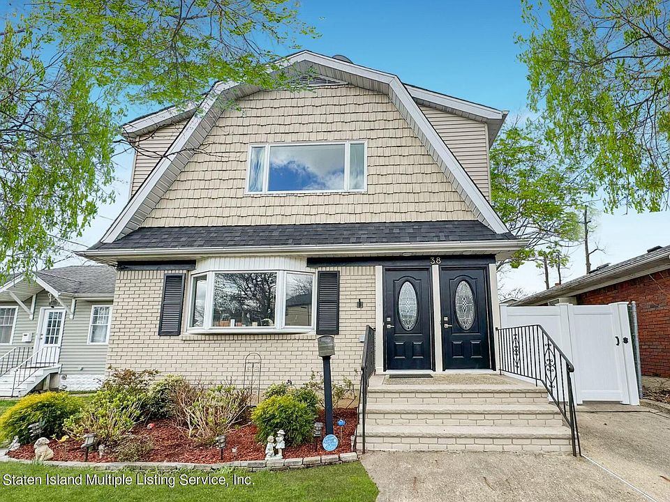 1st image of 38 Ramblewood Ave