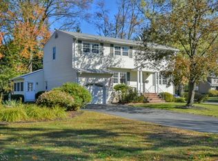 2 Carol Pl, Pequannock, NJ 07440