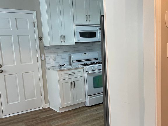 4th image of 324 Summer Pl