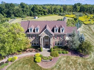 16 Smithfield Rd, Lebanon, NJ 08833