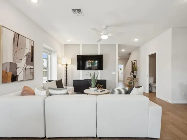 2818 W White Feather Ln, Phoenix, AZ 85085