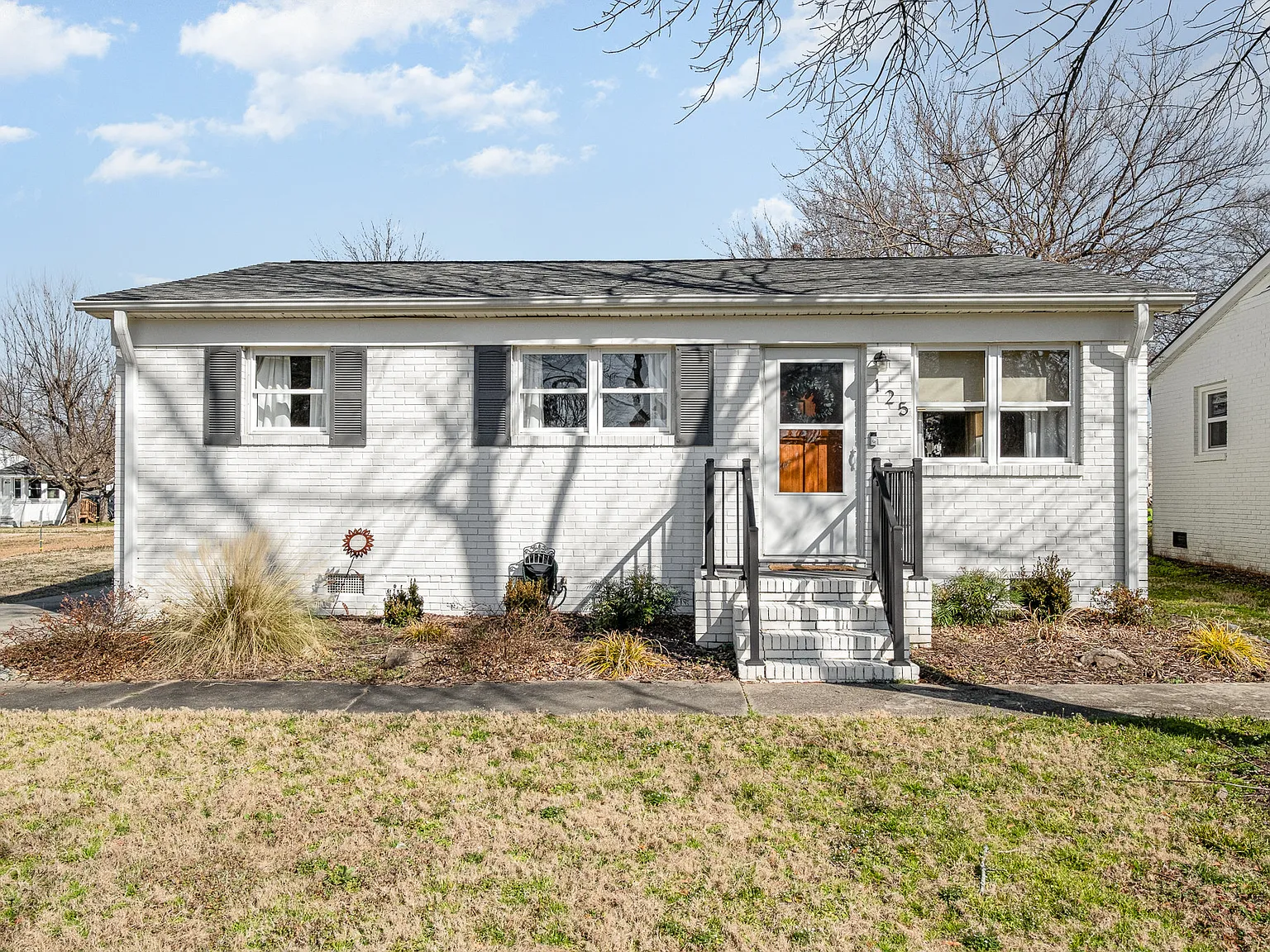 3 bed, 891 sqft, $2,000 — Photo 1