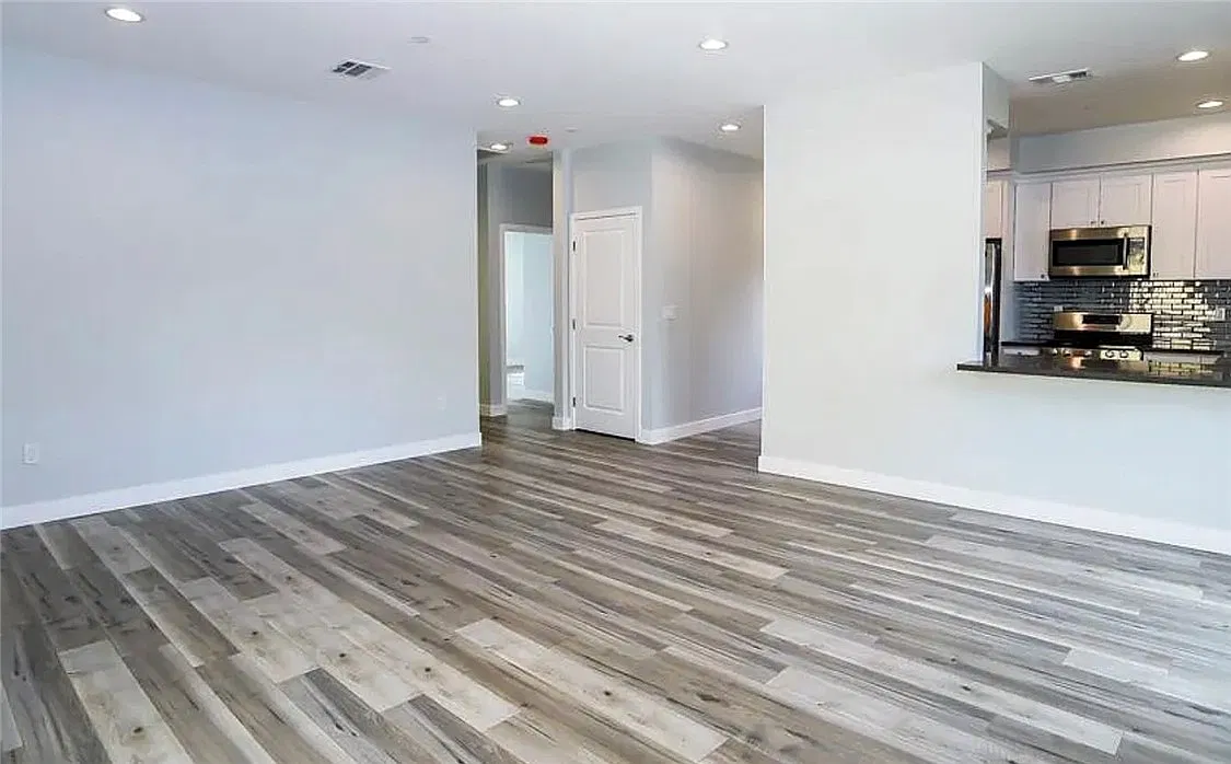 2 bed, 1200 sqft, $2,695 — Photo 3