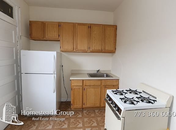 3rd image of 721 1/2 W Barry Ave APT 3A